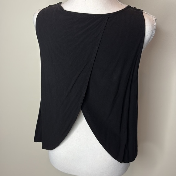 Xai Black Sleeveless Women's Rayon Split Back Top. Large - Picture 3 of 9